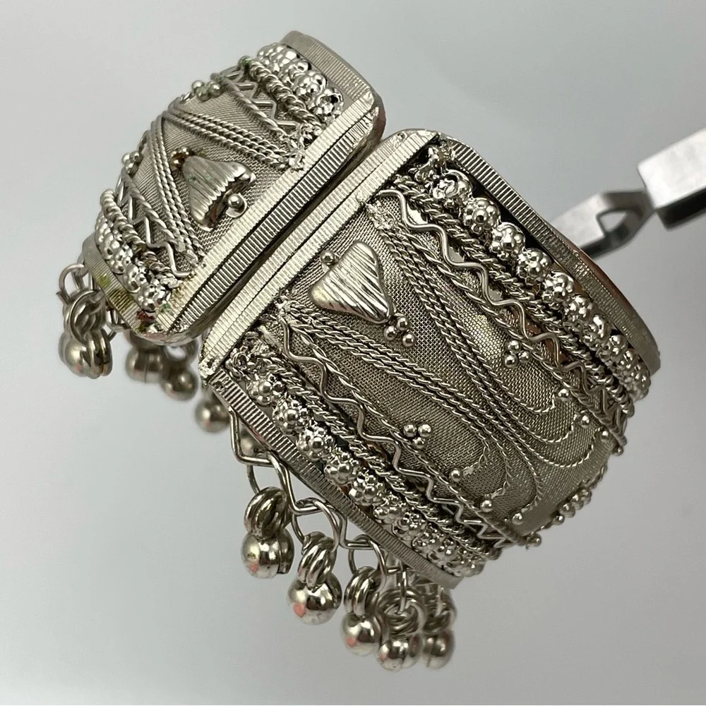 Stunning vintage silvertone wide cuff bracelet with intricate filigree detailing